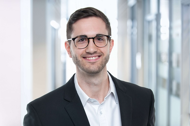 Erfahre wer hinter ERP UP steckt.
Der Autor dieses Blogs ist ein erfahrener und ambitionierter SAP-Berater mit jahrelanger Erfahrung mit dem ERP-System. Er möchte sein Wissen mit anderen teilen. SAP ERP bietet viele nützliche Funktionen. Man muss sie nur kennen.