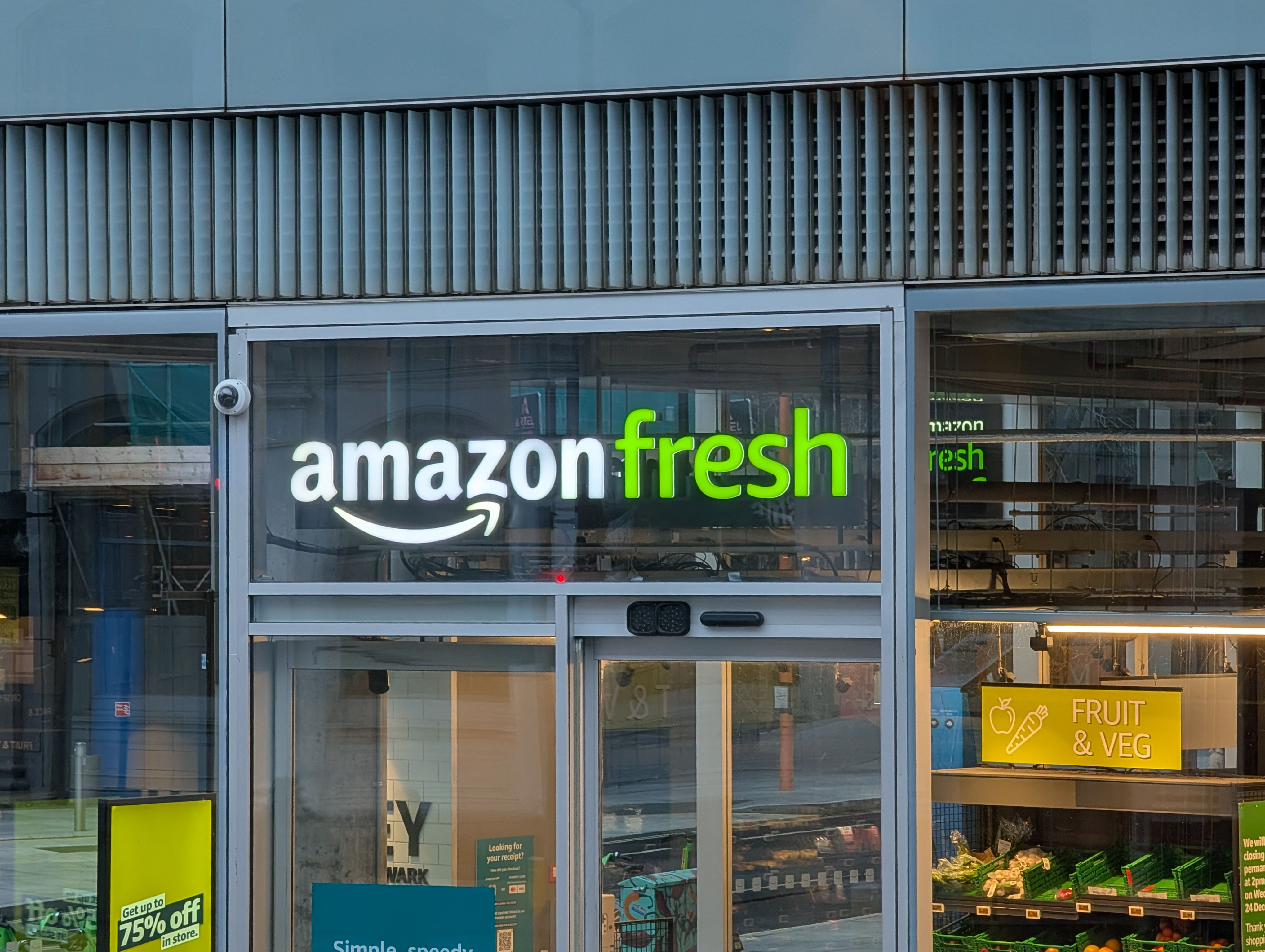 Amazon shutters all of its physical Go and Fresh stores