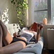 hot girls read books