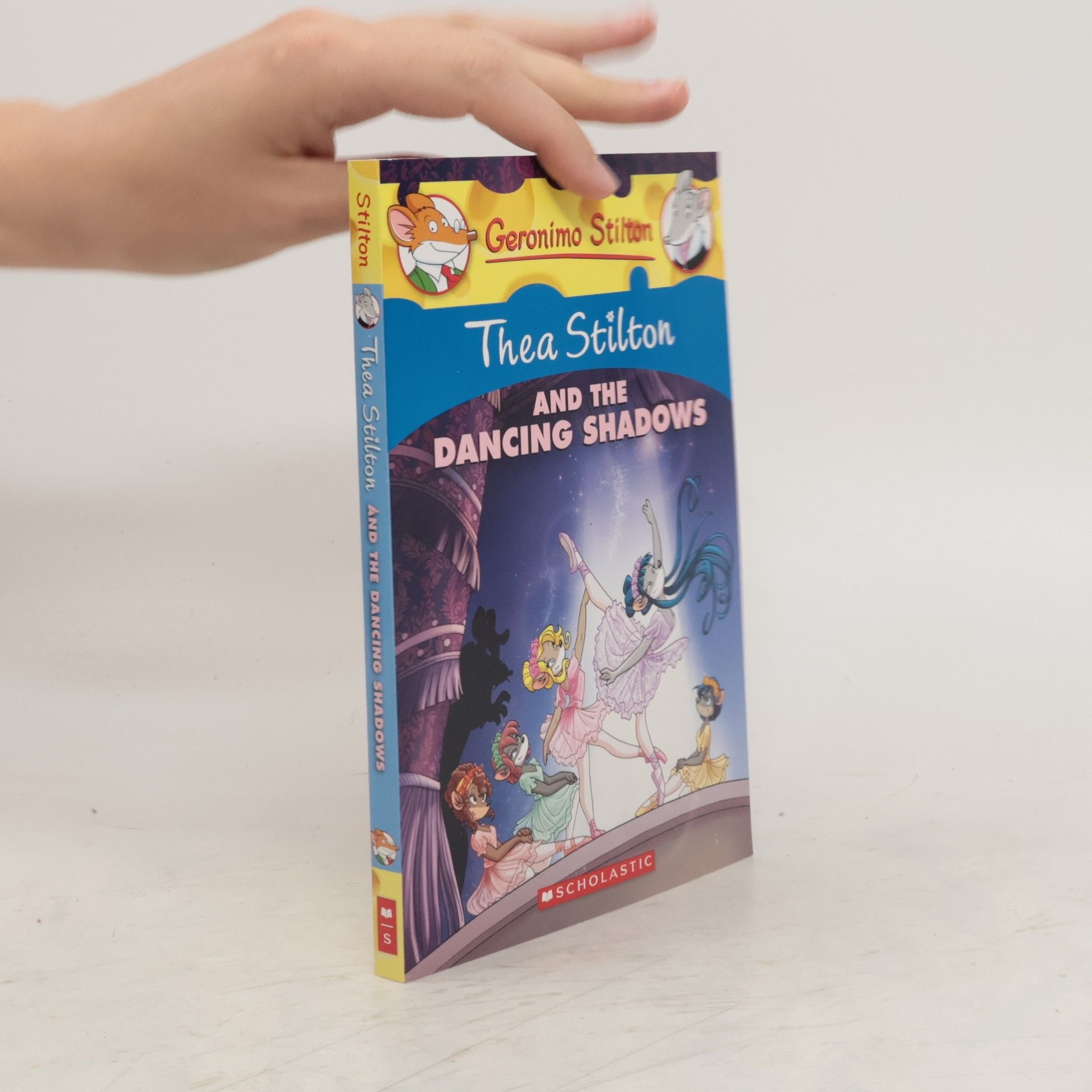 Thea Stilton and the Dancing Shadows