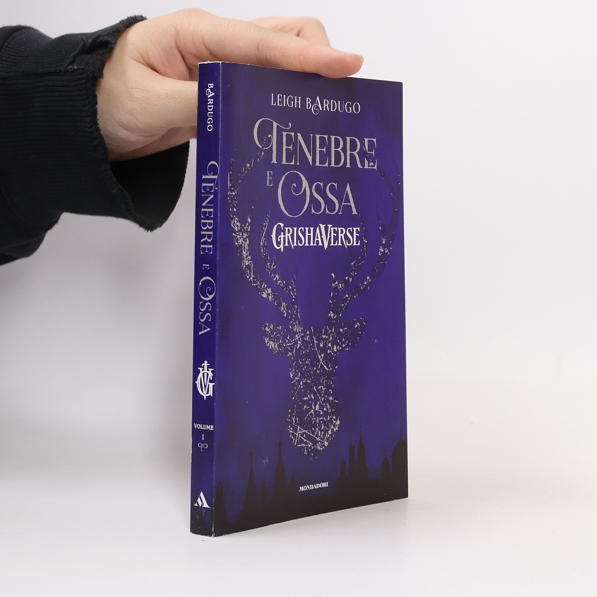 Tenebre e ossa