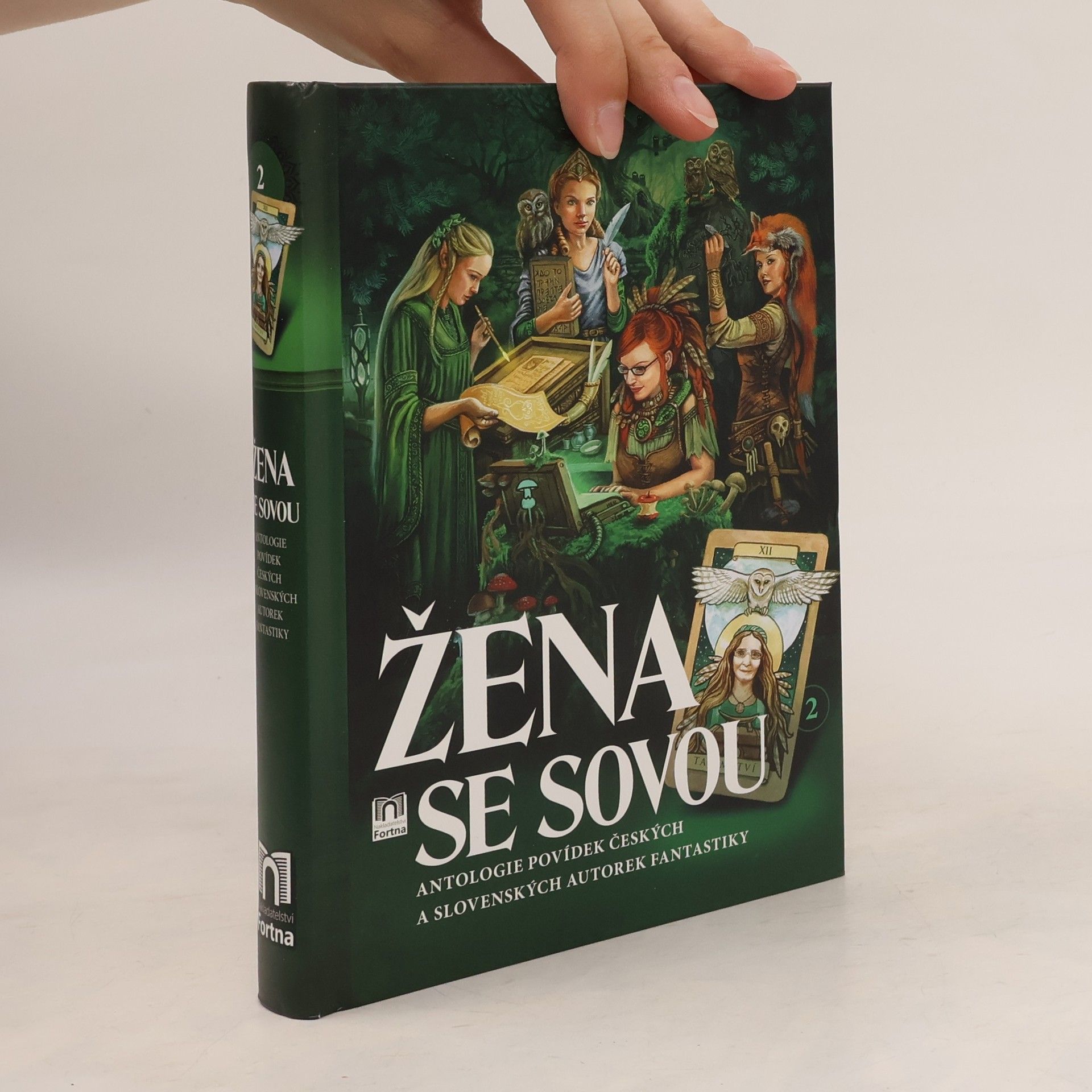 Žena se sovou