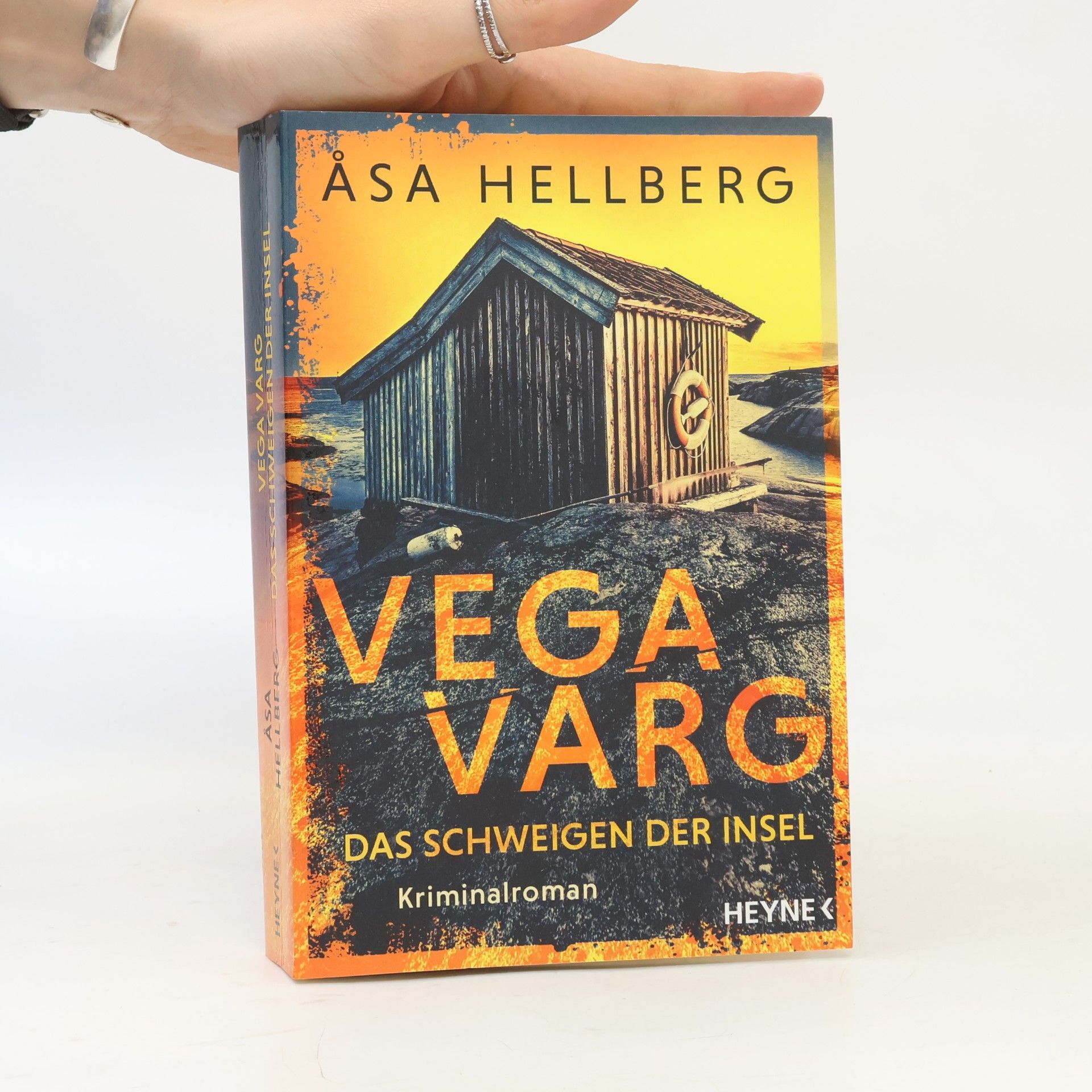 Åsa Hellberg Die Vega-Varg-Reihe - 1: Vega Varg – Das Schweigen der Insel