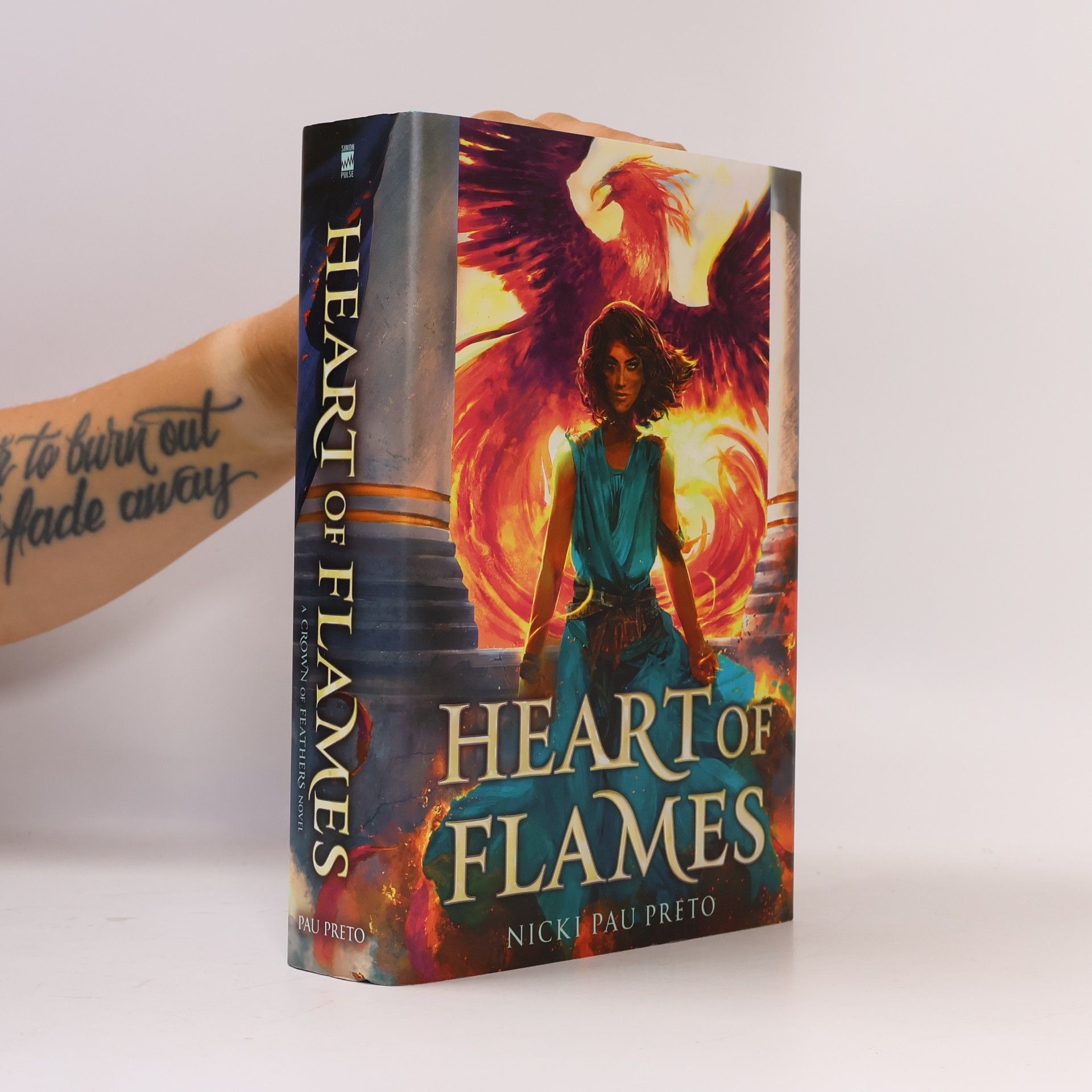 Nicki Pau Preto A Crown of Feathers: Heart of Flames